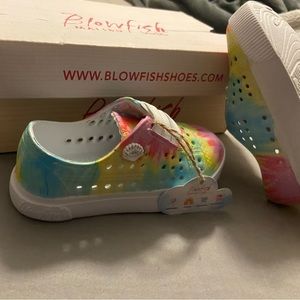 blowfish malibu girls tie dye shoes, size 6M